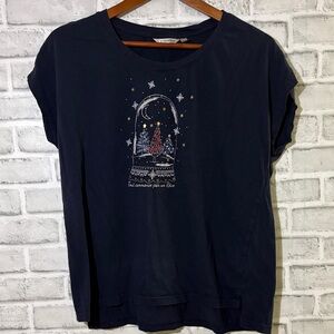 La Vie En Rose Midnight Blue Graphic Tee, snow globe Christmas, print size large
